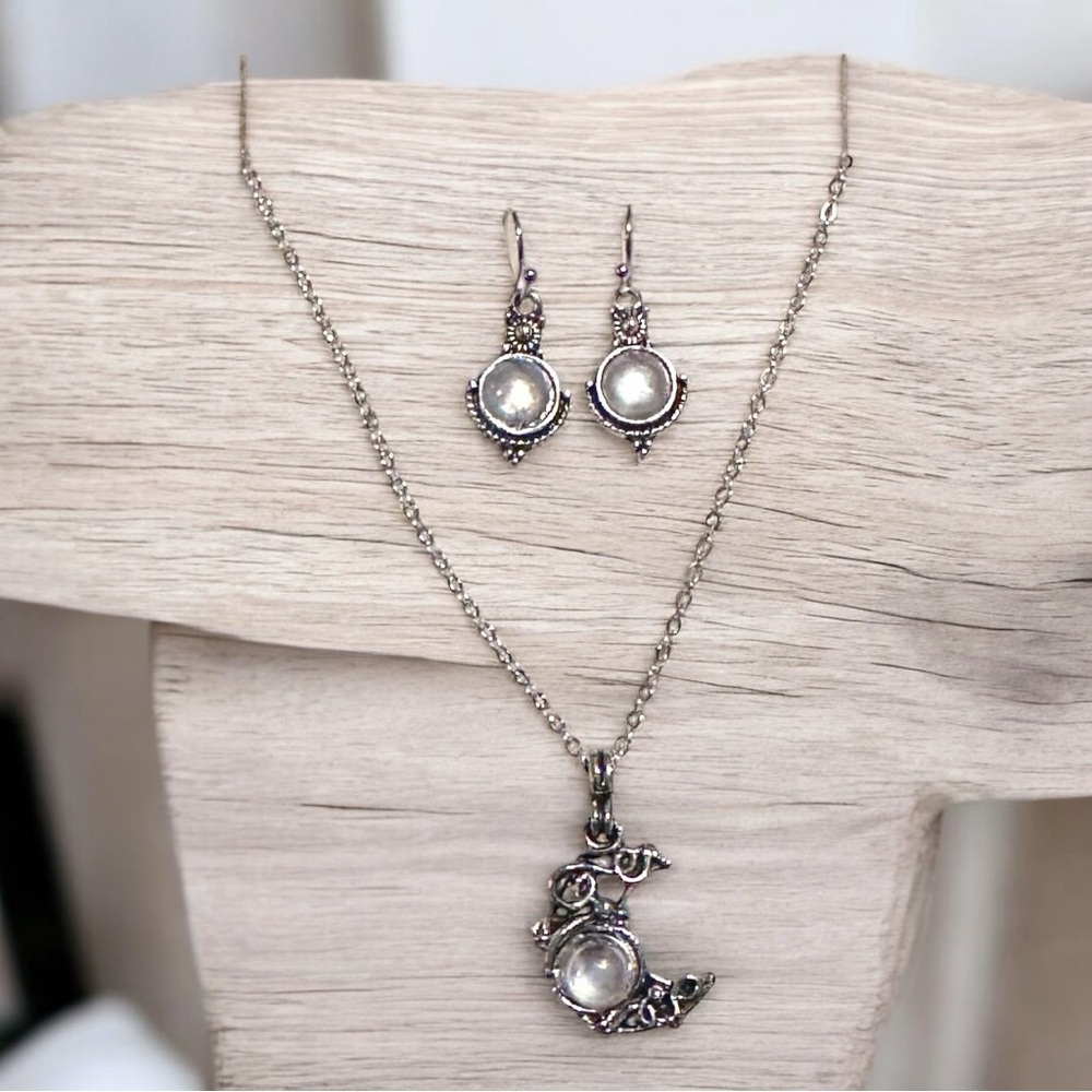 Elegant Silver Moon Pendant Necklace and Earring Set